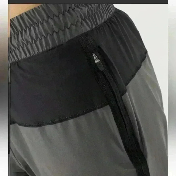 Lululemon Track To Reality Pant
Soot Light / Black / Slalom Stripe Angel Wing - Picture 5 of 16